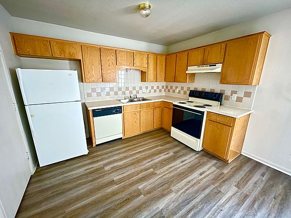4th image of 2812 Cantabrian Dr APT C