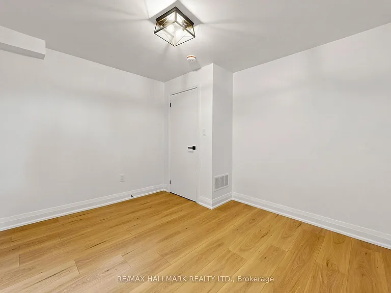 2205 Victoria Park Ave #BASEMENT — Photo 15