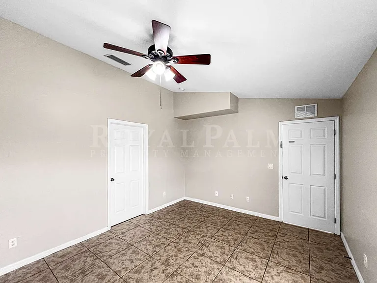 2130 NE 8th Pl — Photo 23