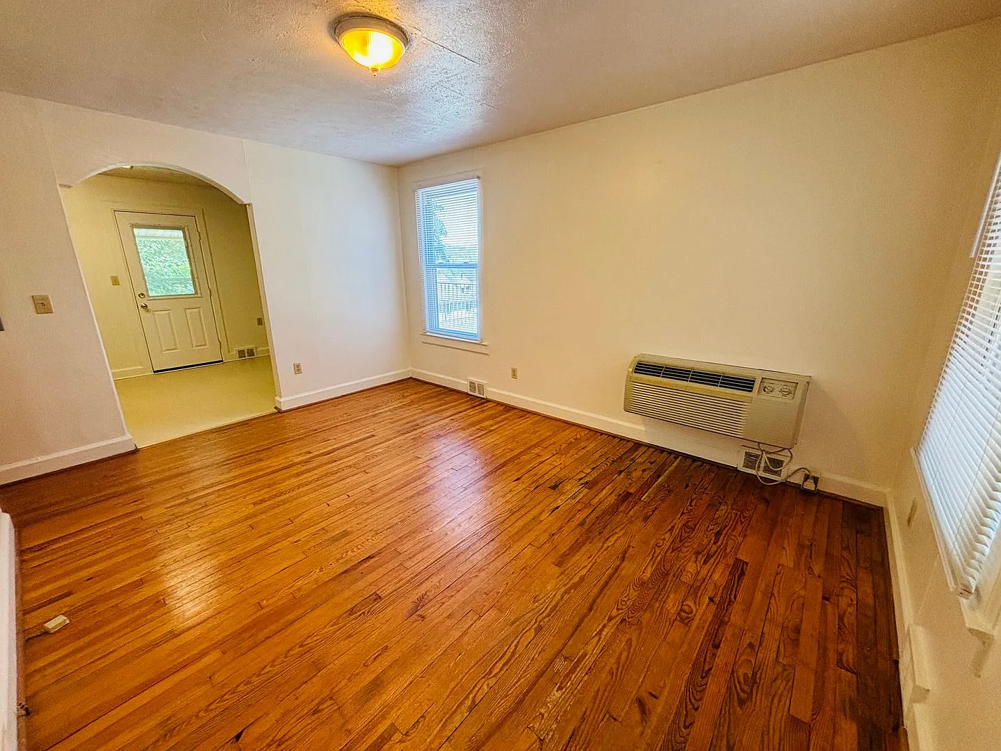 1 Bedroom 1 Bath Duplex — Photo 2