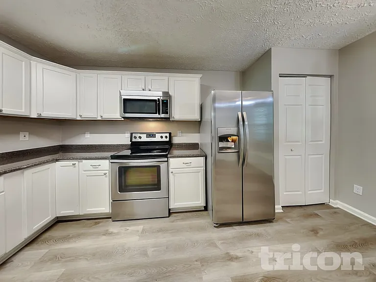 1829 Elkpark Dr — Photo 4