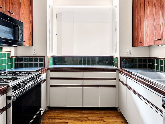 5th image of 115 4th Ave APT 5H