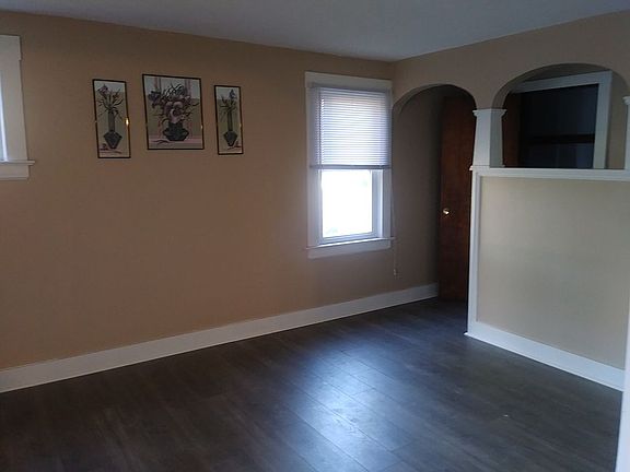 3rd image of 222 Frederick St