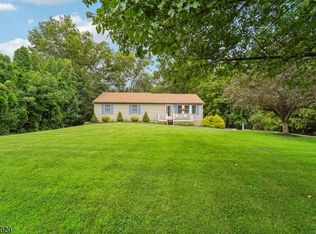 4 Crest Hill Dr, Sussex, NJ