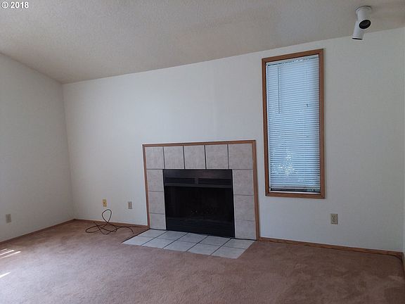4th image of 7216 NE 16th Ave APT 3