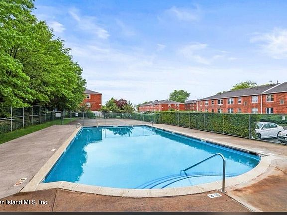 5th image of 894 Armstrong Ave APT 1
