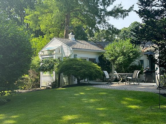 Master suite access to private patio