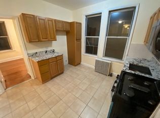 31-34 34th St #2FF, Astoria, NY 11106
