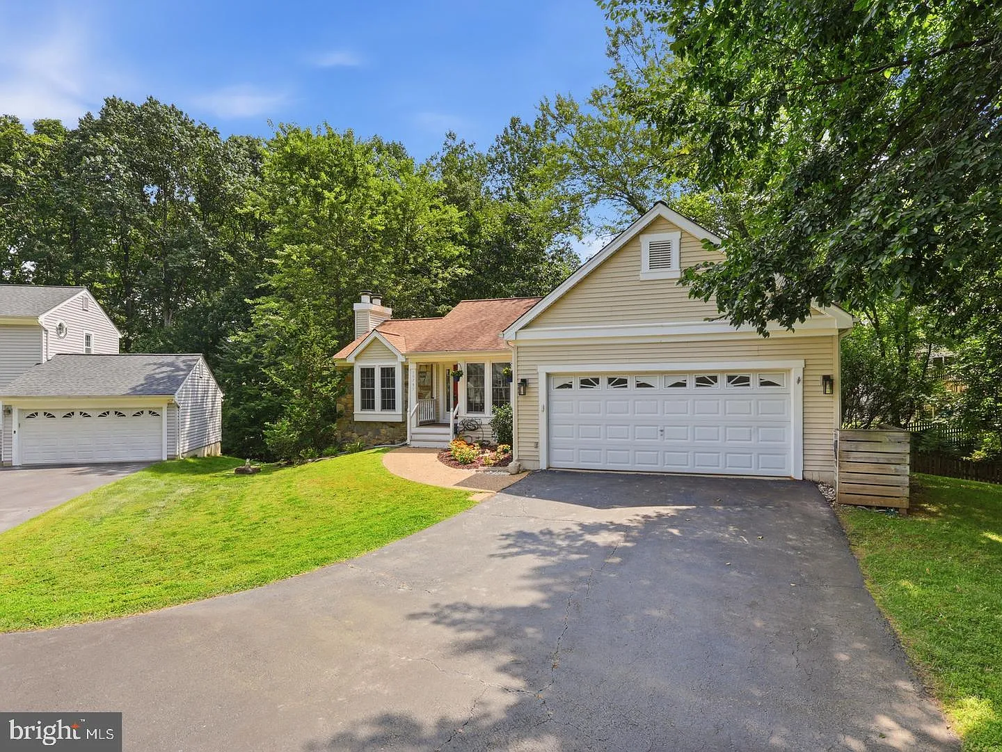 3 bed, 3.0 bath, 2228 sqft, $3,600 — Photo 3