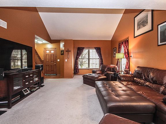 3rd image of 837 Whitehead Dr