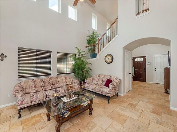 5th image of 125 Rock Bluff Ln