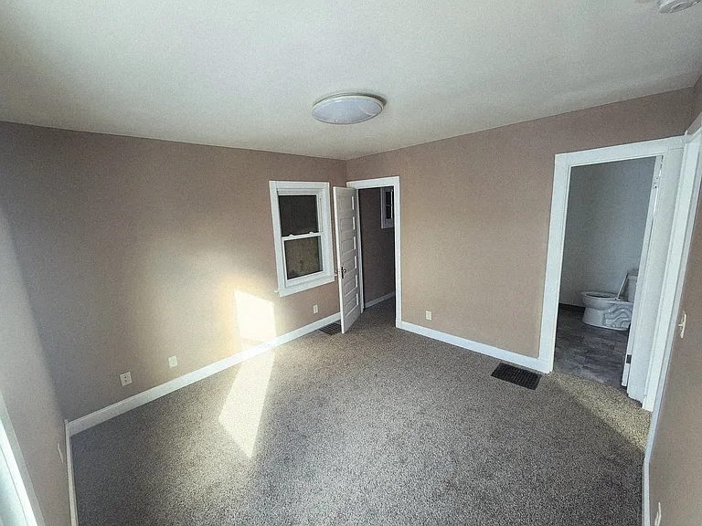 27 Rose St SW #1 — Photo 5