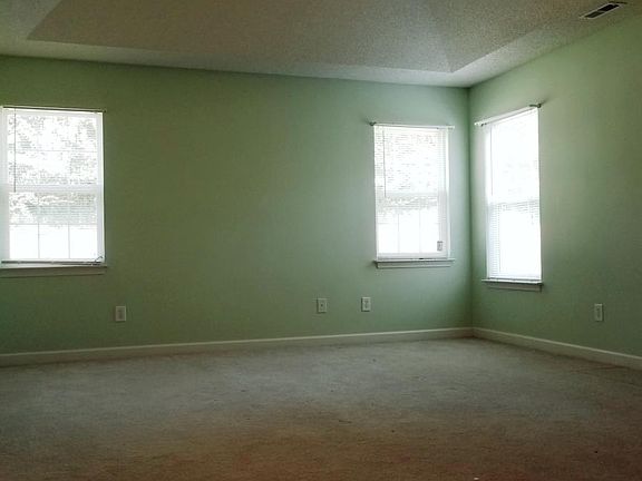 5th image of 124 Ashwood Ln
