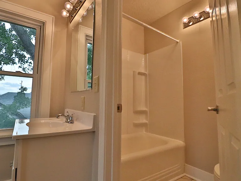 3225 N Lewis Ave (Bravo Team) — Photo 7