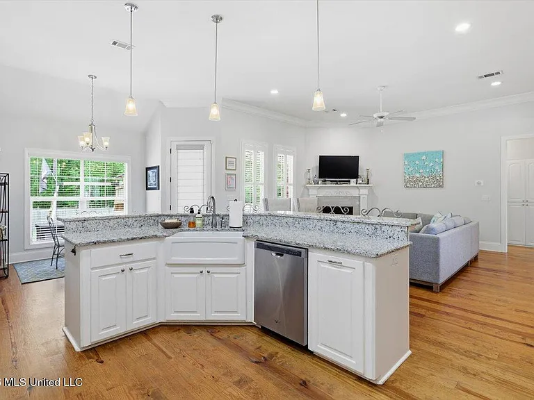 320 Oakville Cir — Photo 15