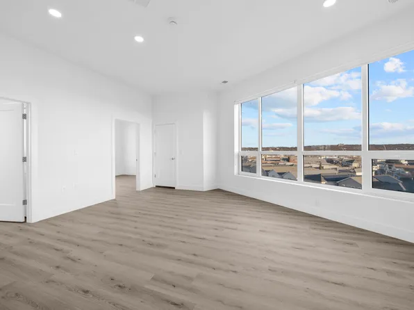 17 Avenue East image 49 of 57