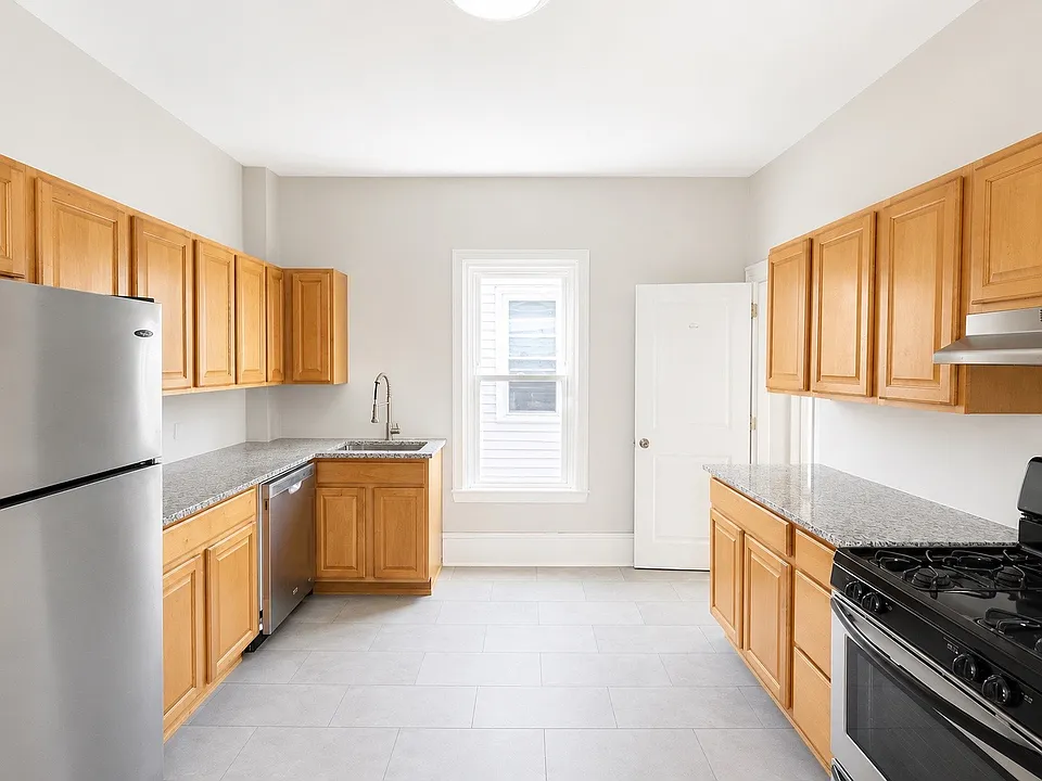 115 Woodford St #2