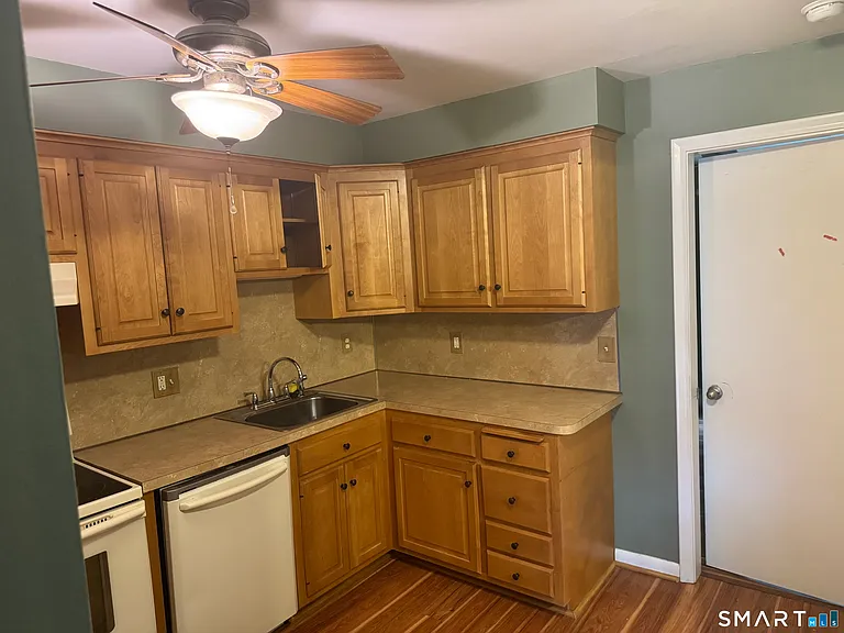 422 Emmett St #J — Photo 9