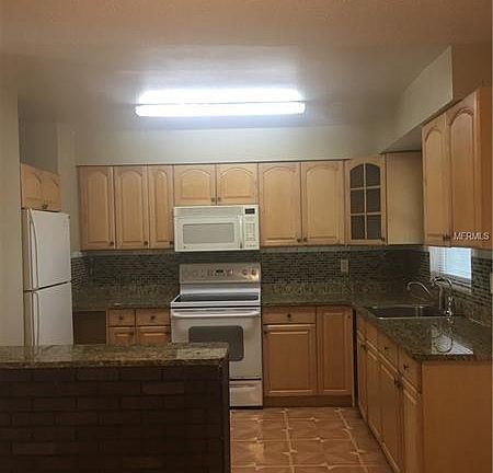 3rd image of 460 Longwood Cir