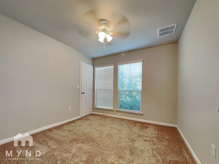 351 Langely — Photo 17