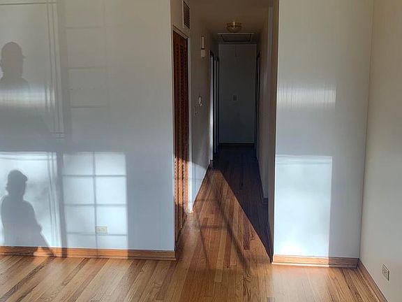 4th image of 1609 N Walnut Ave