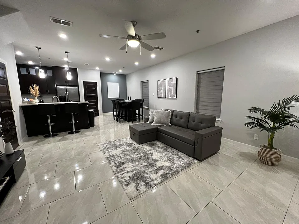 1208 E Camellia Ave #4