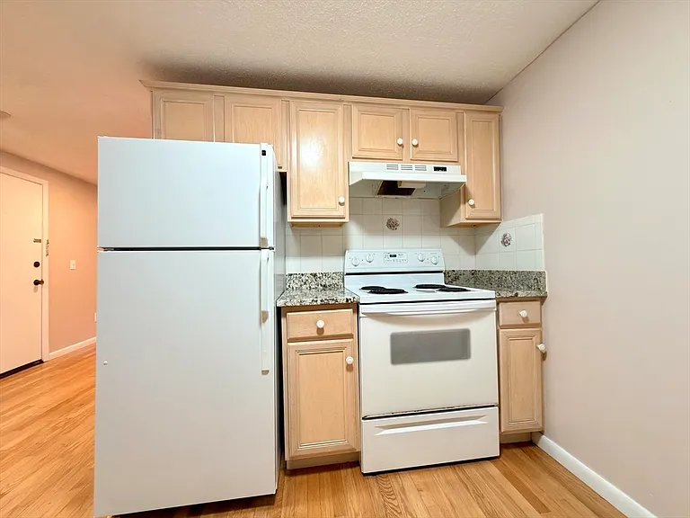 89 Pleasant St #C1 — Photo 9