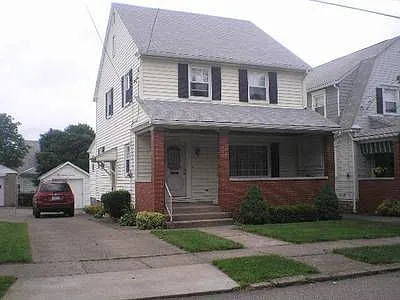 1934 McLean St photo 1