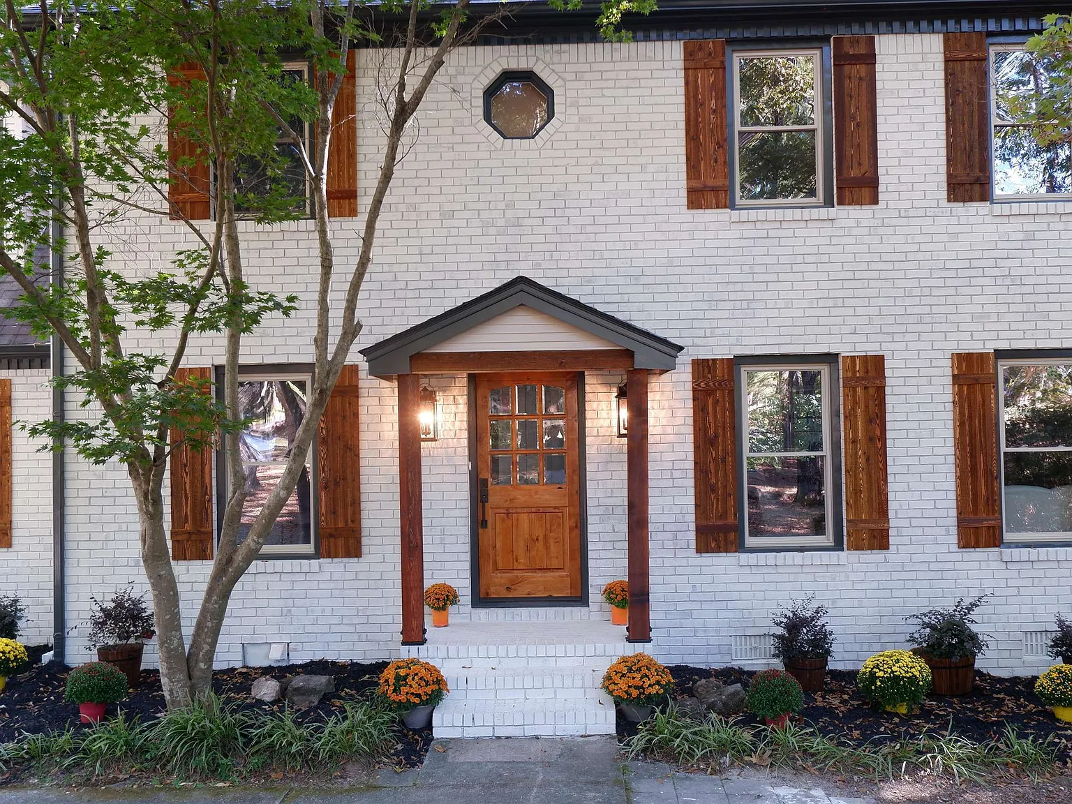 4 bed, 2.5 bath, 2200 sqft, $3,200 — Photo 1