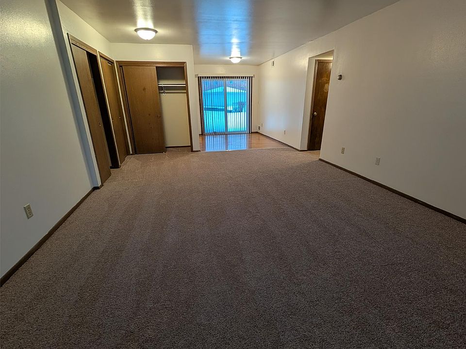1st image of 1408 E Sunset Dr APT B