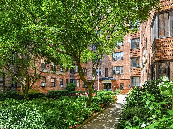 4th image of 35 Parkview Ave APT 1G