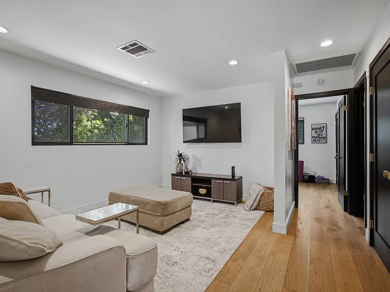 16453 Lassen St — Photo 20