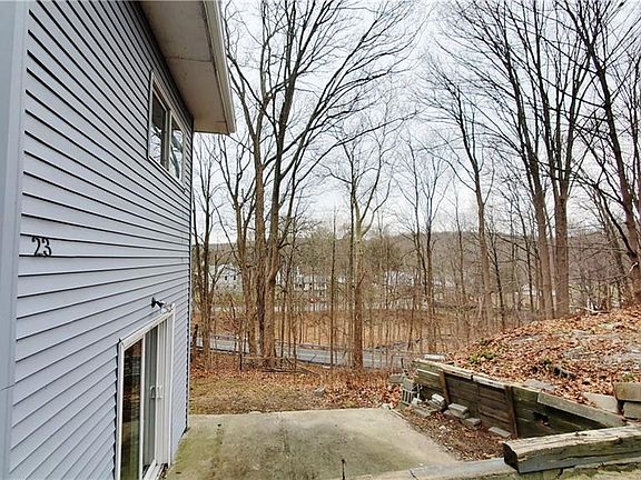 5th image of 23 Hillcrest Dr