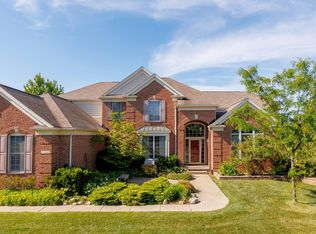 51264 Plymouth Ridge Dr, Plymouth, MI 48170