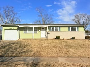 685 Crabapple Ln, Florissant, MO