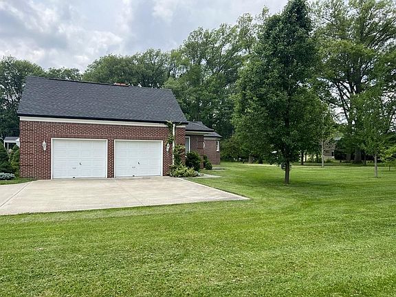 3rd image of 1318 North Dr