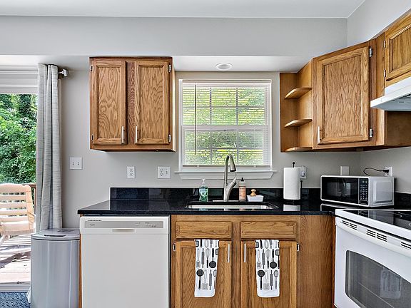 5th image of 1702 Frederick Rd
