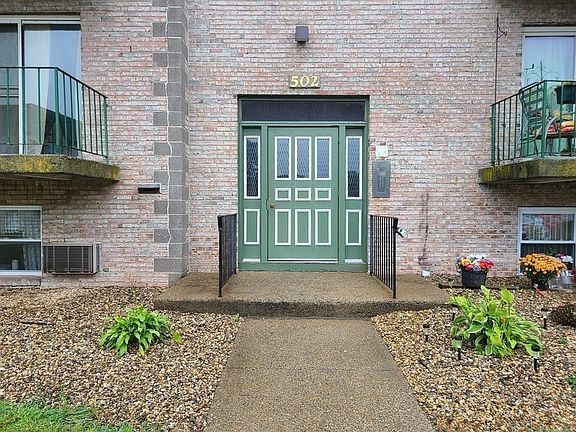 3rd image of 502 Oak St APT 12
