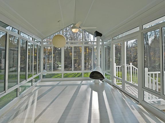 5th image of 12 Decker Drive
