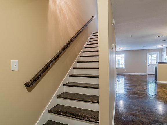 5th image of 1611 Railton Ct APT B