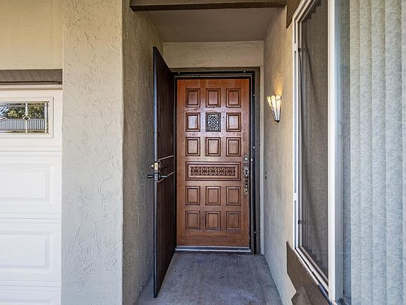 3rd image of 1402 Courtyard Dr