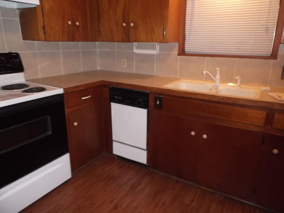 1st image of 2111 Dewey St APT 1