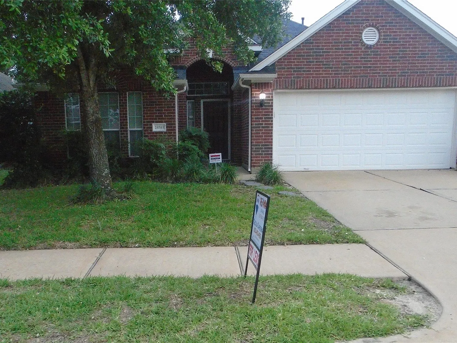 3 bed, 2.0 bath, 1939 sqft, $2,300 — Photo 1