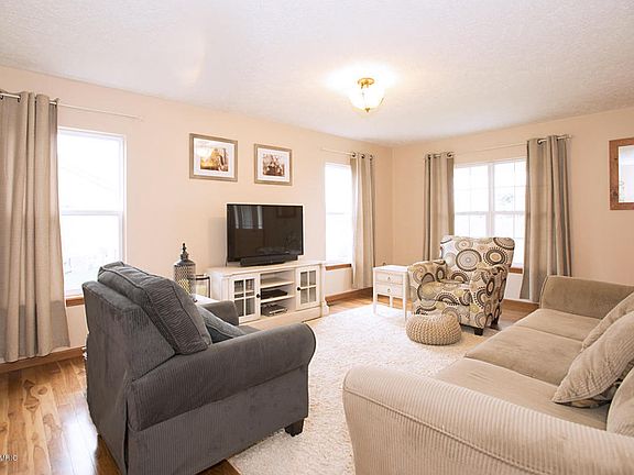 4th image of 3722 Pristine Ave