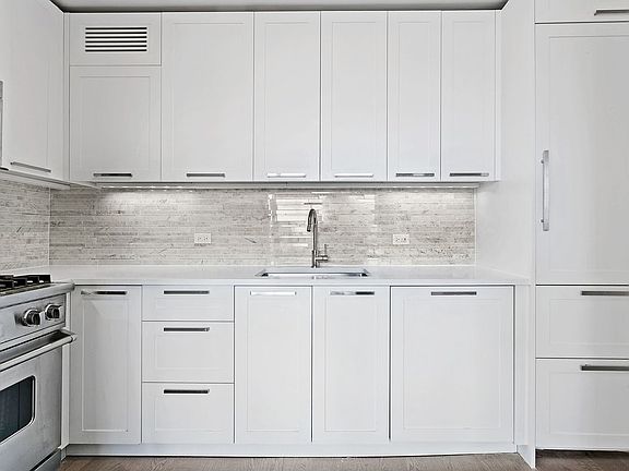 4th image of 200 E 94th St APT 2014