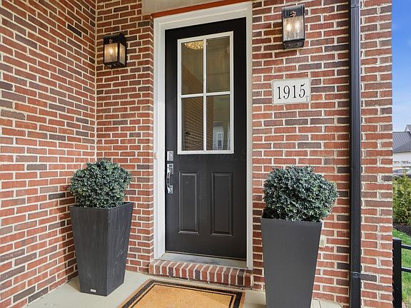 4th image of 1915 Red Oak St
