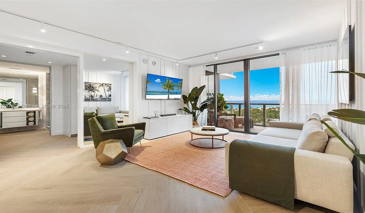 2201 Collins Ave Condo — Photo 1