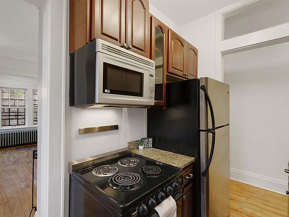 4th image of 220 Marshall Ave APT 3