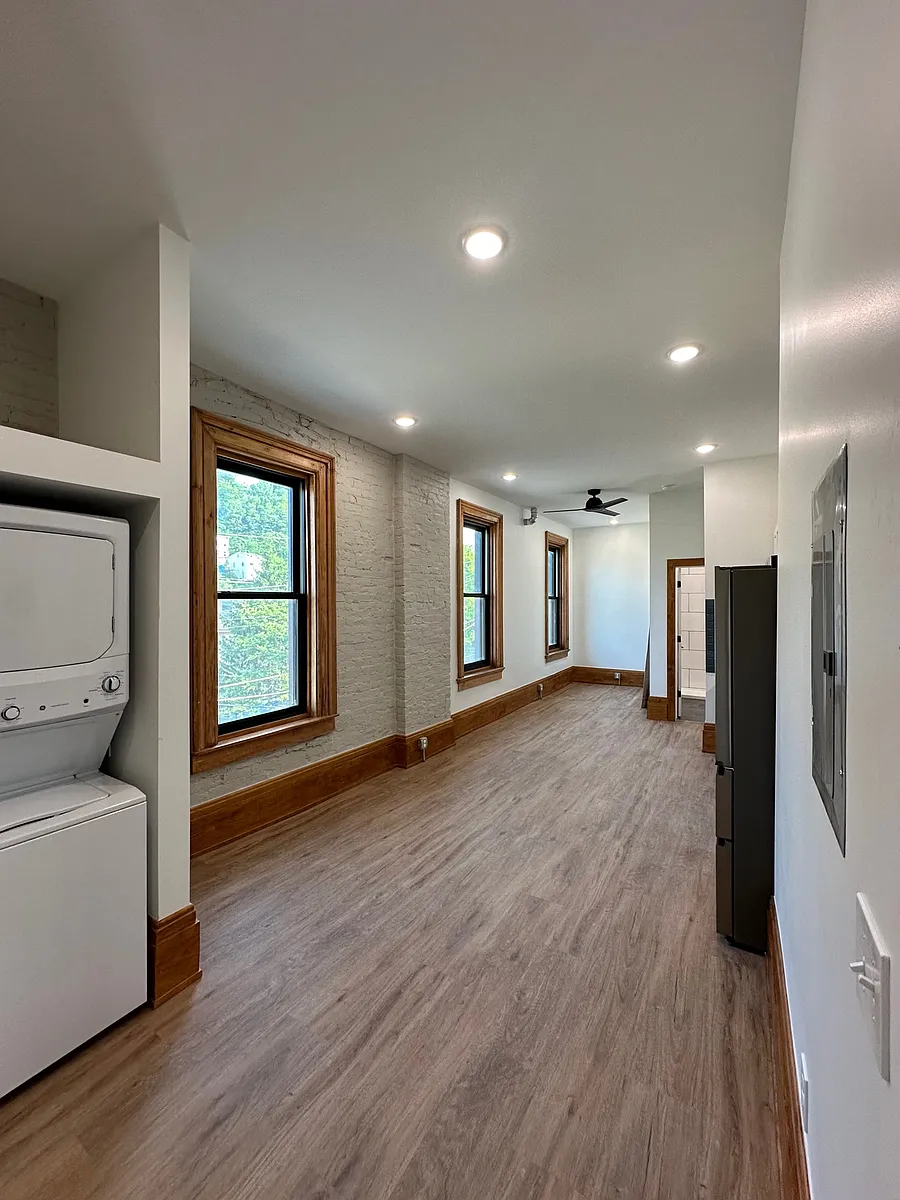 Building Photo - 18 Mulberry St #9