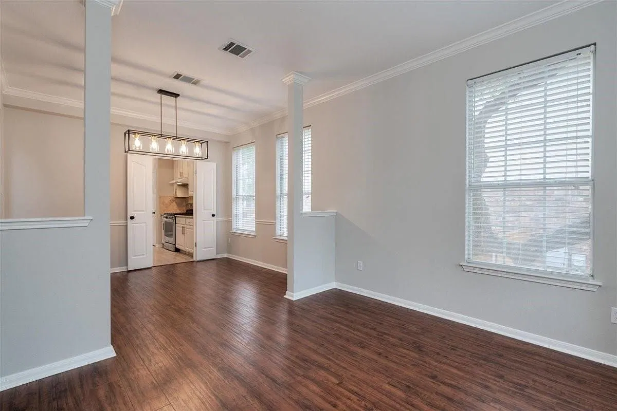 5 bed, 3.0 bath, 2956 sqft, $3,850 — Photo 3